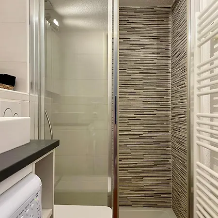 Maison 5pers-clim-piscine-wifi 펜션 *